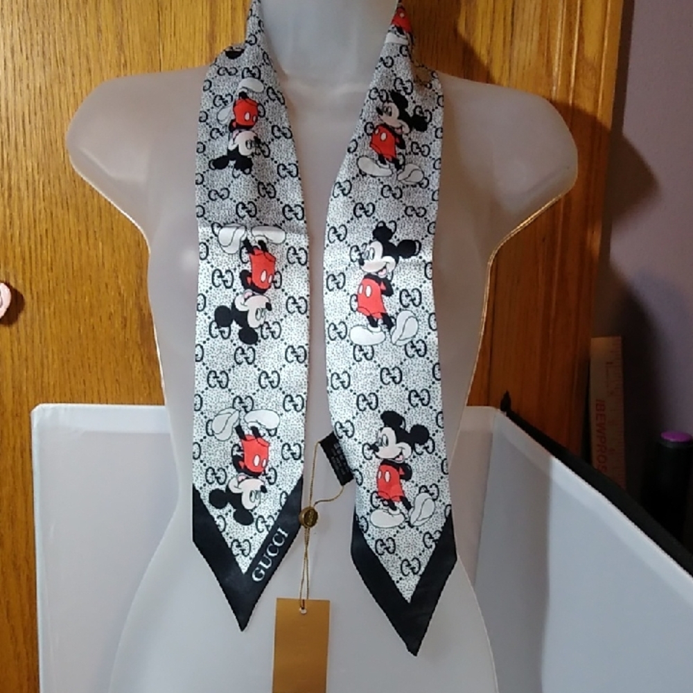 Silk scarf or ascot